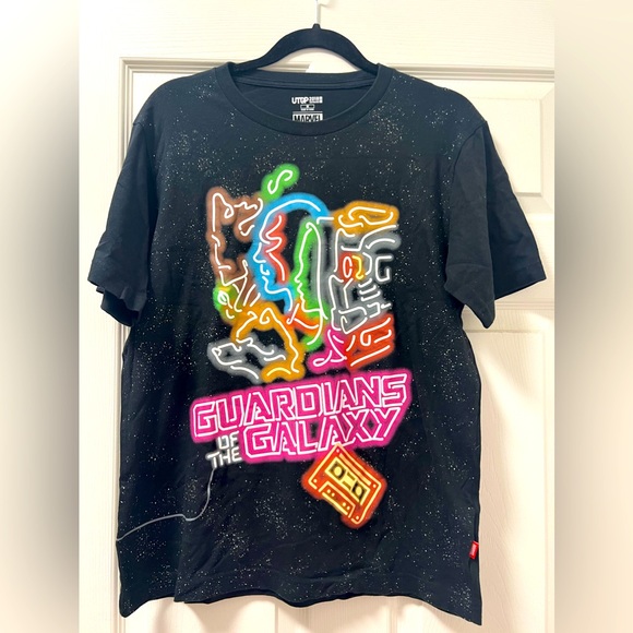 Marvel Guardians of galaxy print black Tshirt in size M from Uniqlo - Picture 1 of 3